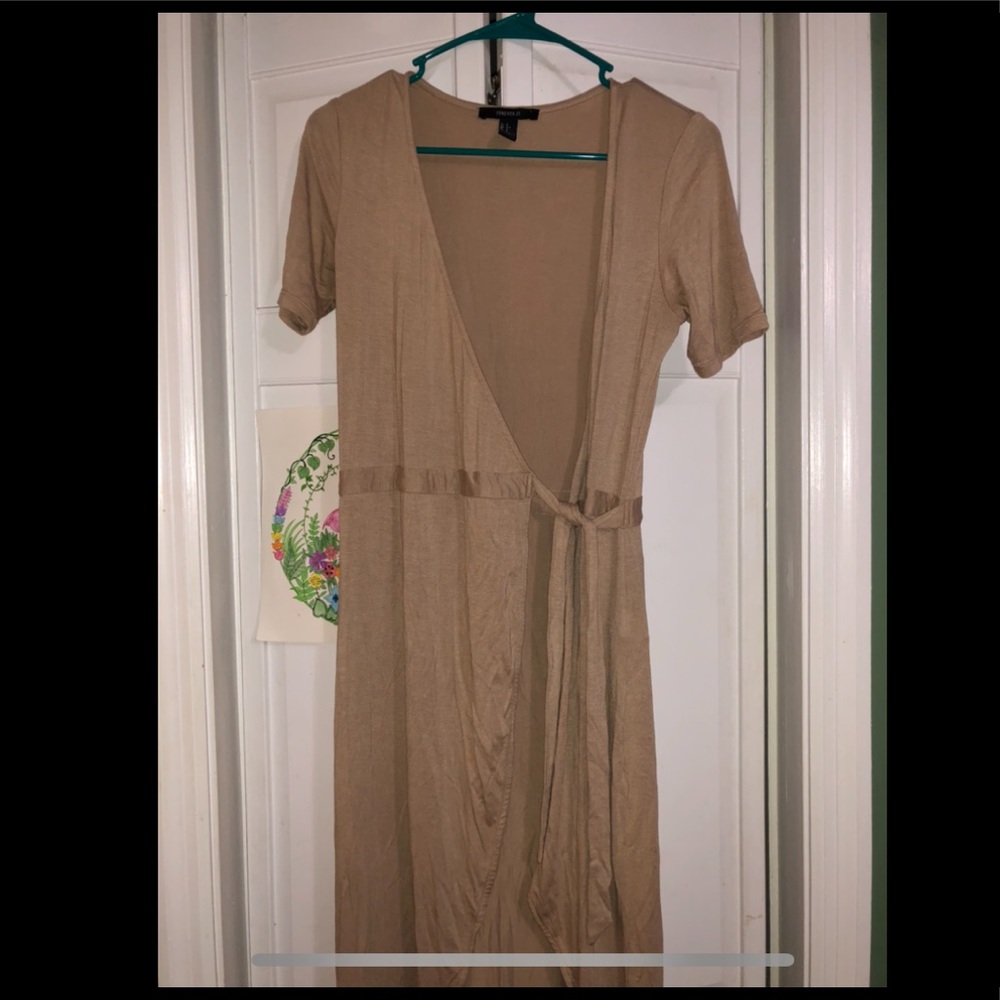 Tan short sleeve tie duster